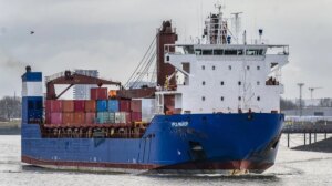 CNN: Navio russo que afundou na Espanha pode estar transportando reatores nucleares submarinos para a Coreia do Norte item-thumbnail