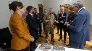 Embaixadores europeus mostraram componentes estrangeiros de mísseis e drones russos usados nos ataques de 24 de maio item-thumbnail