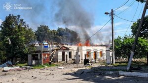 Mulher morta e quatro pessoas feridas em ataques russos no Oblast de Kharkiv – foto item-thumbnail