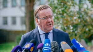 Ministro da Defesa alemão chega a Kyiv para conversações sobre cooperação militar item-thumbnail