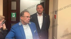 O ex-assessor de Zelenskyy, Yermak, promete permanecer na Ucrânia e continuar seu trabalho na linha de frente item-thumbnail
