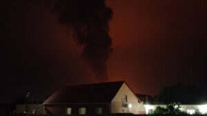Instalação de armazenamento de combustível pega fogo na Rússia após ataque de drone – vídeo item-thumbnail