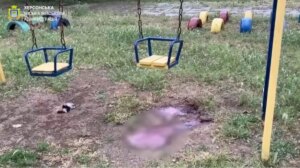 Pai morto, mãe e duas filhas feridas em ataque russo no playground de Kherson item-thumbnail