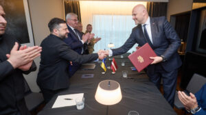 Zelenskyy assina acordo de drones com novo primeiro-ministro da Letônia item-thumbnail
