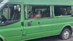Dois mortos e 13 feridos em ataque russo a microônibus em Nikopol item-thumbnail