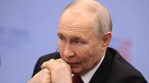 Putin comenta os ataques ucranianos à Crimeia, ordenando que as suas consequências sejam “reduzidas a zero” item-thumbnail