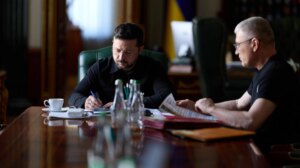 Zelenskyy informado pela inteligência ucraniana sobre a destruição de mais de 60.000 toneladas de munição no arsenal da Frota Russa do Báltico item-thumbnail
