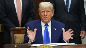 “Eu sou o chefe”: Trump chega quase uma hora atrasado à reunião do G7 – vídeo item-thumbnail