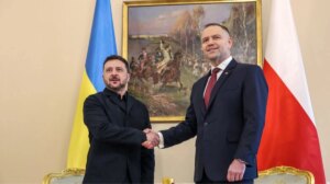 Autoridades polonesas consideram limitar o contato com Zelenskyy item-thumbnail