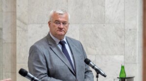 Ministro das Relações Exteriores da Ucrânia: a Ucrânia e seus aliados estão dando a Putin uma chance de evitar o colapso item-thumbnail