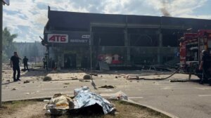 A Rússia usou drone a jato equipado com câmera de vídeo no ataque ao supermercado de Chernihiv, diz a polícia item-thumbnail