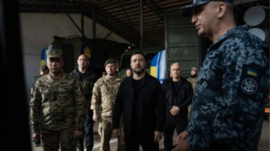 Zelenskyy visita Odesa Oblast, discute o reforço das defesas aéreas com mais helicópteros – vídeo item-thumbnail