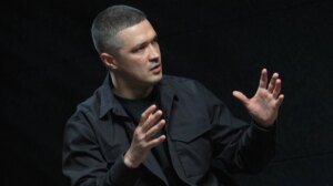 O ex-ministro da Defesa Fedorov diz que a disputa com o ex-chefe militar da Ucrânia Syrskyi foi um choque de visões, não uma rivalidade pessoal item-thumbnail