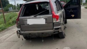 Os russos atacam carro que transportava civis em Zolochiv: três adultos e uma criança de cinco meses feridos item-thumbnail