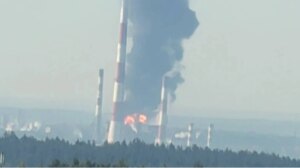 Refinaria de petróleo russa interrompe processamento de petróleo após ataques de drones item-thumbnail