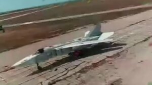 Drones da Guarda Nacional Ucraniana destroem bombardeiro russo Su-24M na base aérea de Saky, na Crimeia – vídeo item-thumbnail