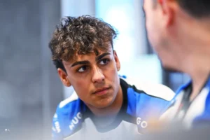 Arvid Lindblad lança capacete especial para GP da Inglaterra de 2026 item-thumbnail