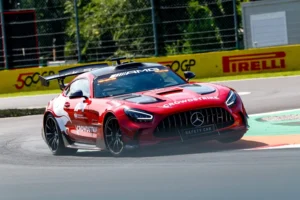 FIA explica erro na última volta do Safety Car do GP da Grã-Bretanha item-thumbnail