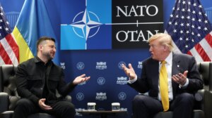 Trump explica por que as negociações de paz não serão realizadas em Moscou e recebe piada de Zelenskyy item-thumbnail