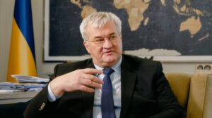 Ministro das Relações Exteriores da Ucrânia mantém conversações em Kyiv com o principal diplomata do Vaticano item-thumbnail