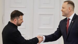 Ministro das Relações Exteriores da Polônia diz que Ucrânia pediu para se encontrar com Nawrocki porque “foi longe demais” item-thumbnail