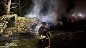 Incêndios em armazéns ocorrem em Kyiv após ataque russo durante a noite, sem relatos de vítimas item-thumbnail