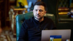 Zelenskyy diz que a Rússia está fornecendo ao Irã imagens de satélite de instalações militares dos EUA no Golfo item-thumbnail