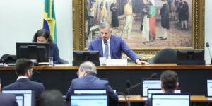 CCJ da Câmara aprova fim da aposentadoria como punição para juízes item-thumbnail
