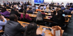 Câmara instala comissão sobre PEC da redução da maioridade penal item-thumbnail
