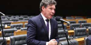 Hugo Motta indica presidente da comissão da MP da Taxa das Blusinhas item-thumbnail