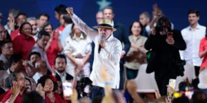 PT oficializa candidatura de Lula à Presidência item-thumbnail