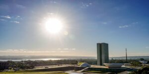 Congresso vota nesta semana fim da escala 6×1 e “taxa das blusinhas” item-thumbnail