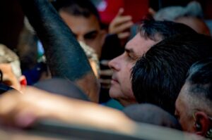 Flávio faz aceno a católicos ao lado de Tarcísio após polêmica sobre Nossa Senhora Aparecida item-thumbnail