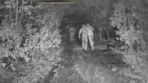 Militares ucranianos evacuam quatro soldados feridos com um único robô terrestre item-thumbnail