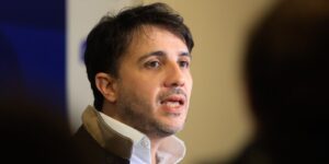 Renan propõe cortes na Previdência e alterar pisos da saúde e educação item-thumbnail