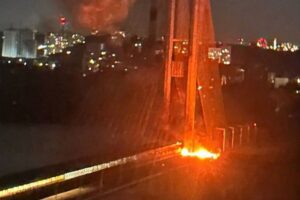 Mísseis russos Geran atacaram uma ponte e uma subestação em Kiev, e um porto está em chamas em Izmail item-thumbnail