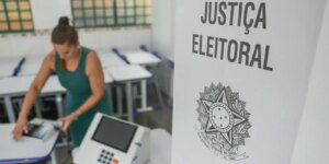 TSE informa que 900 urnas foram substituídas até o meio-dia item-thumbnail