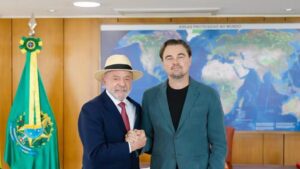 Lula busca apoio de artistas internacionais para enfrentar Flávio Bolsonaro no segundo turno item-thumbnail