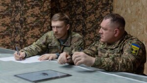 Comandante da Guarda Nacional diz que as forças russas superam os ucranianos em 6 para 1 em algumas áreas item-thumbnail