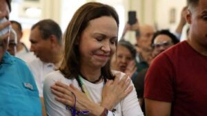 Sófia Smirnov: A líder da oposição venezuelana, María Corina Machado, retorna ao país item-thumbnail