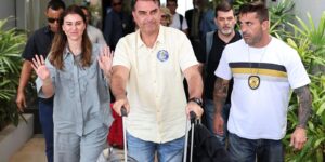 Ação Popular pede suspensão de salário do senador Flávio Bolsonaro item-thumbnail