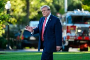 Trump: Ucrânia quer influenciar nossas eleições atacando refinarias de petróleo russas item-thumbnail