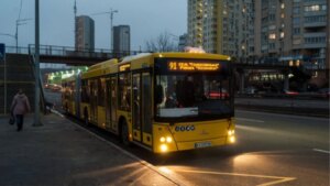 Transporte público de Kyiv interrompido: queda de tensão interrompe serviços após paradas de metrô item-thumbnail