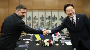 Coreia do Sul chama de volta seu embaixador na Ucrânia por causa dos prisioneiros de guerra norte-coreanos item-thumbnail