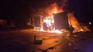 Ataque russo em instalações civis no Oblast de Rivne, na Ucrânia, deixa um morto item-thumbnail
