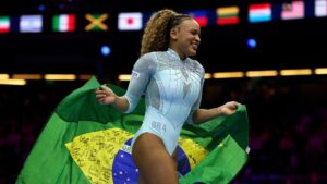 Rebeca Andrade conquista tricampeonato mundial no salto e faz história na ginástica item-thumbnail