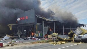 Zelenskyy alerta contra alívio de sanções após ataque ao supermercado de Odesa item-thumbnail