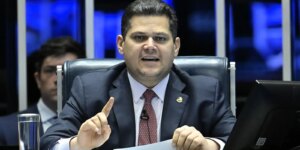 Alcolumbre anuncia sessões para discutir e votar fim da escala 6×1 item-thumbnail