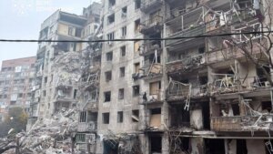 Ataque aéreo russo em Kramatorsk deixa quatro feridos e causa mortes item-thumbnail