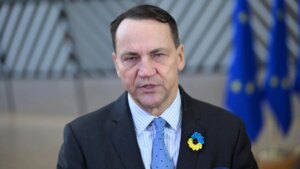 Polônia ainda discute se deve abater drones russos sobre a Ucrânia item-thumbnail